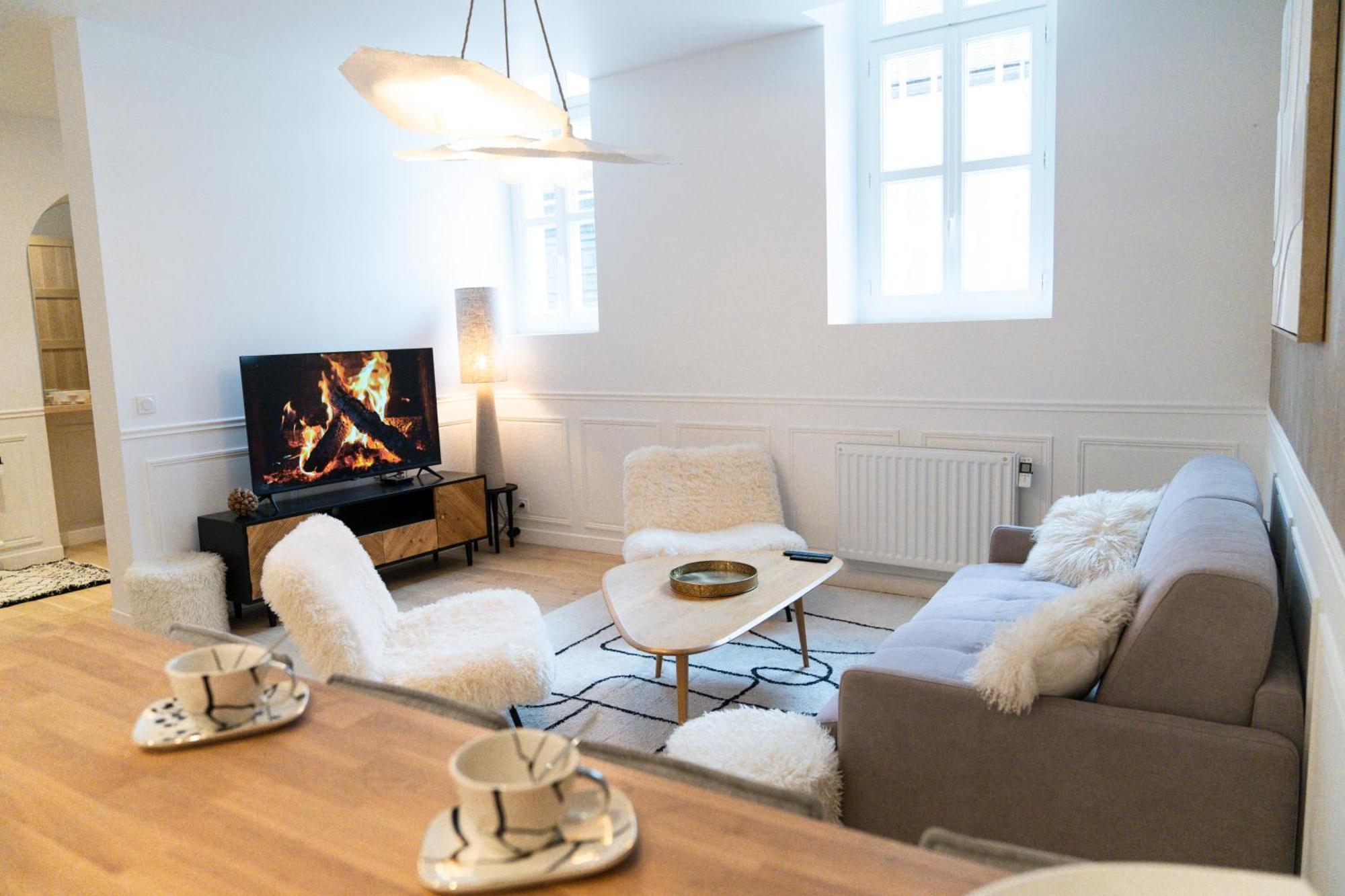 Velvet - Best Keys - Maison Duplex Elegante - Plein Centre Ville - Deco Minimaliste & Cosy - Literie Haut De Gamme - 2 Chambres Separees - Lit Queen Size & 1 Canape Convertible - Smart Tv - Wifi Fibre - Check-In Autonome Sens Eksteriør bilde